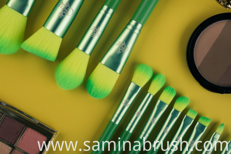 Makeup Brush 1340 Details